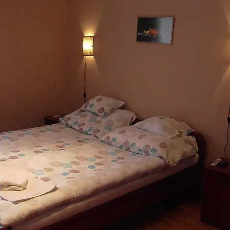 Alojamento de Acomodação e Pequeno-almoço Pilóta Panzió Szeged